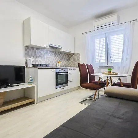 Modern Old Town - 자다르