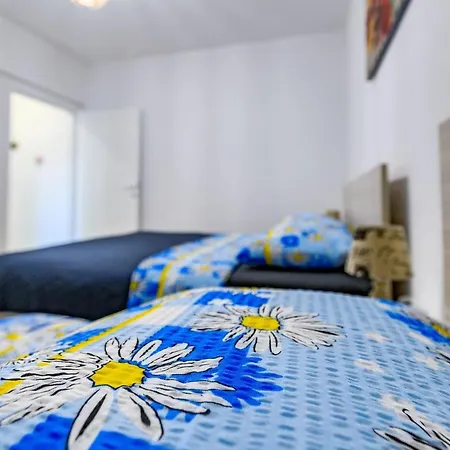 Modern Old Town - 자다르