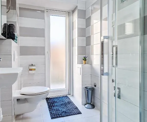 Modern Old Town - * Ζαντάρ